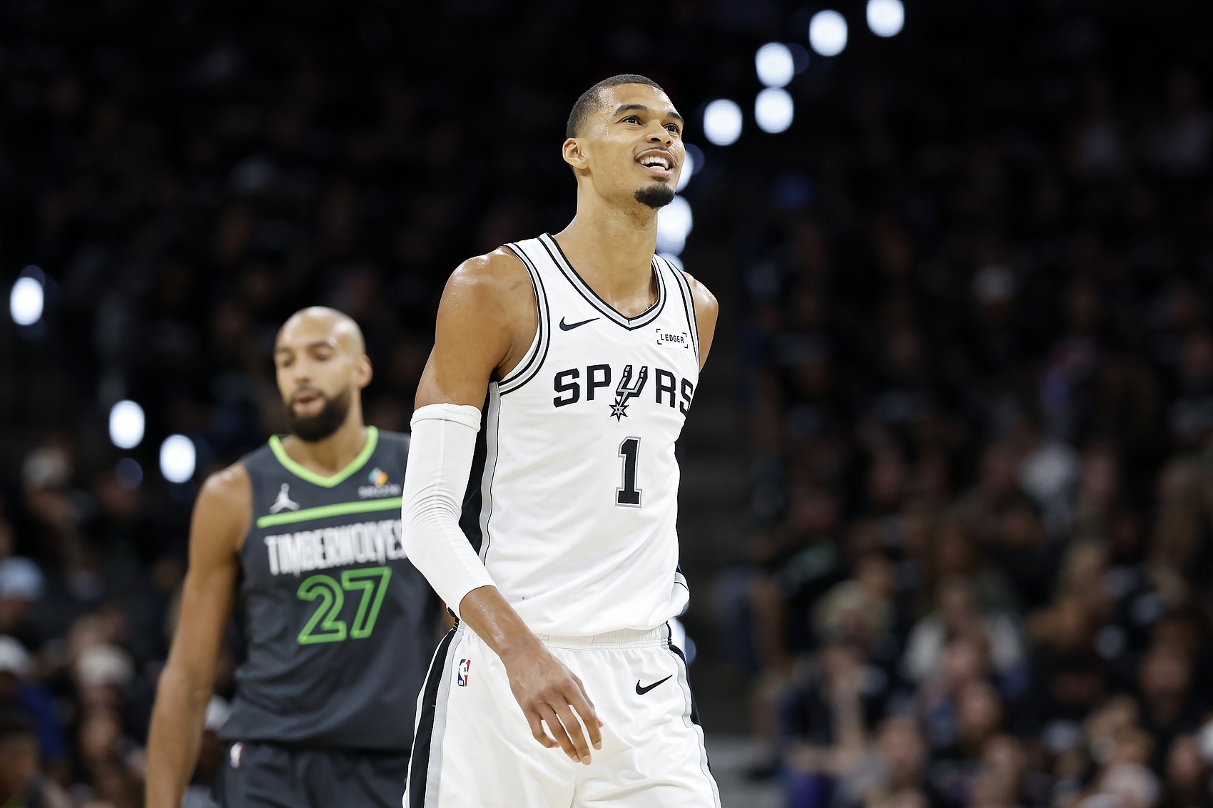 NBA季后赛场均盖帽榜：文班4.4次断档第1 大梦第2 邓肯鲨鱼入围